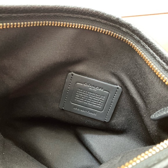 Authentic original Coach Leather Purse - Picture 5 of 8